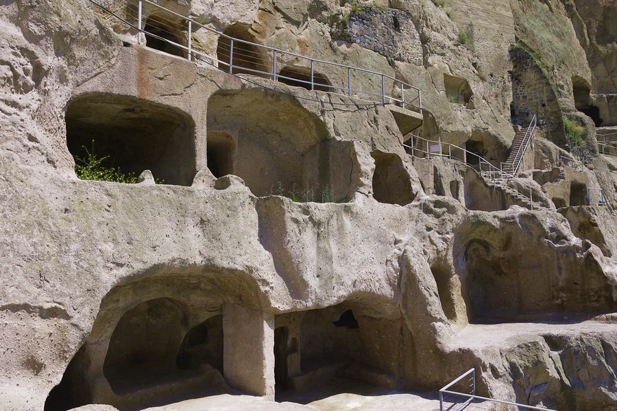 Пещерный город Вардзия, который мы посетим в рамках тура по река Риони и Кура